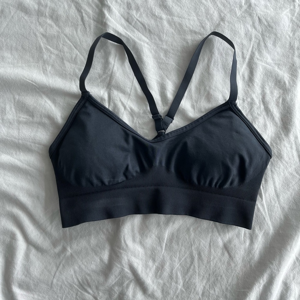 GYMSHARK | Women’s Active Set - Picture 3 of 6